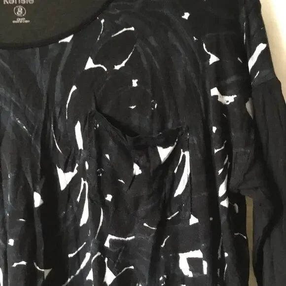 Kensie Black and White Abstract Print Top - Picture 14 of 16